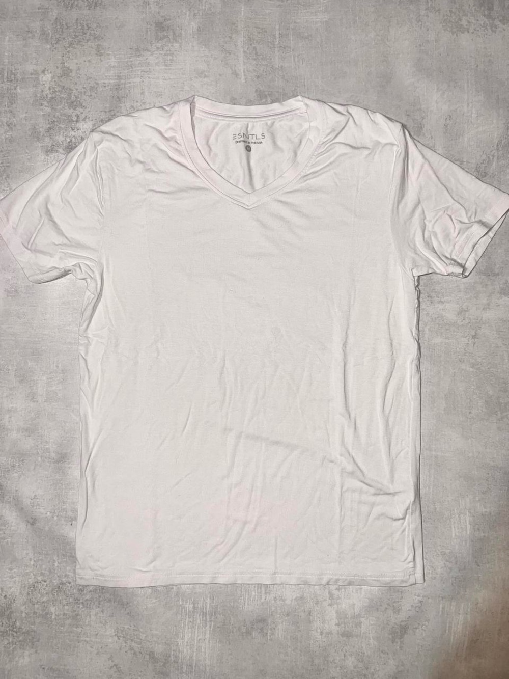 ESNTLS white v neck Medium
